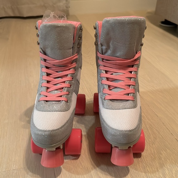 GLITTER Roller skates ✨🛼 - Picture 4 of 5